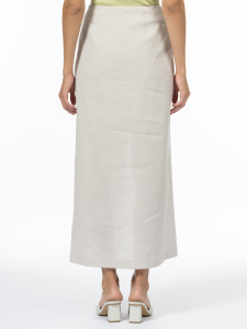 Прямая юбка с эффектным разрезом