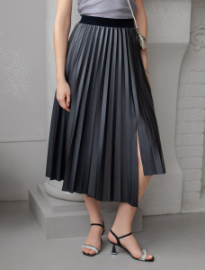 Плиссированная юбка-миди из эко-кожи