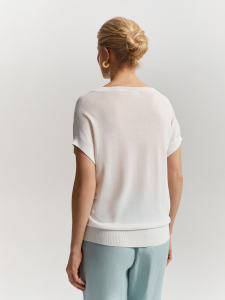 Футболка с V-образным вырезом