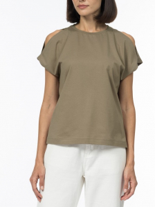 Футболка с разрезами на рукавах