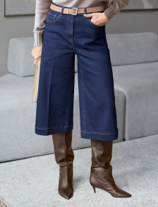 Джинсовые шорты бермуды со стрелками из эластичного денима