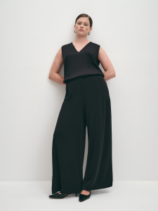 Базовый топ из вискозы с V-вырезом