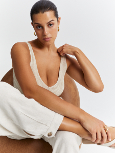 Топ вязаный с V-вырезом