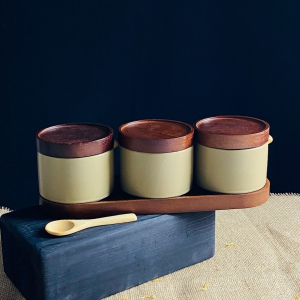 235-113 Набор из 3 банок 250мл с крышками и ложками на подставке TROPICAL в под.уп.(х12)Фарфор