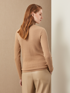 Водолазка из фактурного трикотажа