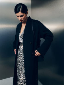 Шерстяное пальто с мембраной и утеплённой спинкой