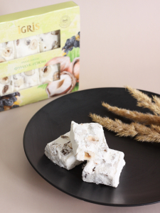 Фундук-изюм 145грамм.