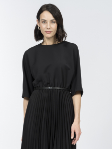 Приталенное платье с юбкой-гофре