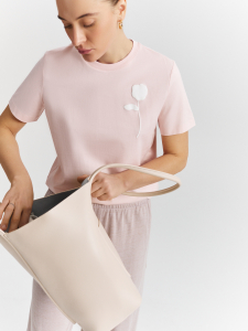 Футболка с минималистичным принтом