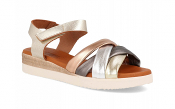 3774 - BDA
                SANDALIAS DE CUNA