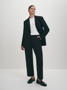 Базовая футболка с вышивкой