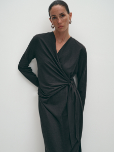 Трикотажное платье на запах