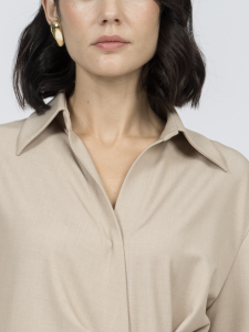 Платье-рубашка с асимметричным поясом