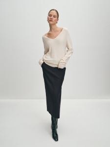 Вязаный тонкий однотонный джемпер