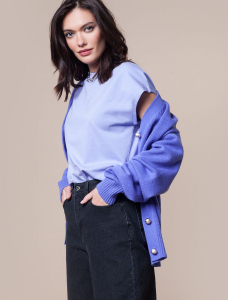 Футболка из премиального хлопка со спущенным плечом