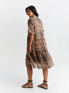 Легкое платье с абстрактным принтом