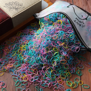 Силиконовые резиночки для волос 1000 шт.  в косметичке. РАЗОЦВЕТНЫЕ