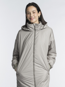 Длинная утепленная куртка с капюшоном