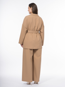 Однобортный пиджак с акцентом на талии