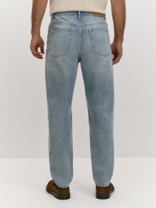 Прямые джинсы силуэта comfort
