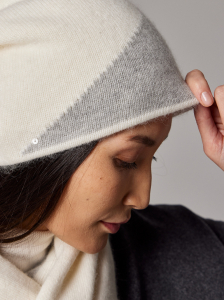 Шапка двойная с пухом енота PR 25003