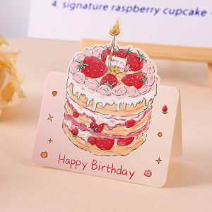 Открытка настольная Happy Birthday с фигурным тортом (Клубничный торт)