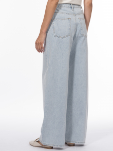 Широкие джинсы