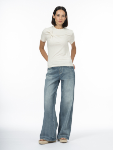 Футболка с перекрутом