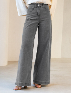 Джинсы-трубы из эластичного денима