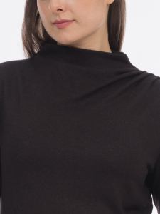 Асимметричная блуза с длинным рукавом