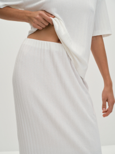 Длинная юбка из плетеного трикотажа с эффектом вязаного