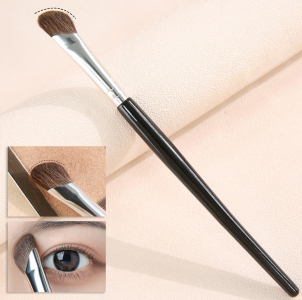 Кисть для теней скошенная из натурального ворса СКОШЕННАЯ