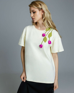 Футболка с объёмными цветами FAS002