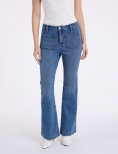 PATCH POCKET FLARE KNIT DENIM JEANS