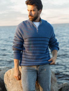 Свитер фактурной крупной вязки с металлической молнией