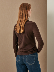 Водолазка из фактурного трикотажа