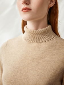 Водолазка из вязаного трикотажа