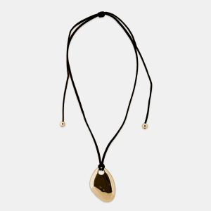 Золотистый кулон на шнуре