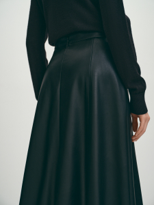 Расклешенная юбка из экокожи