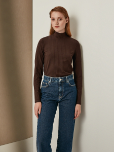 Водолазка из фактурного трикотажа