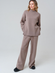 Комплект женский: джемпер, брюки