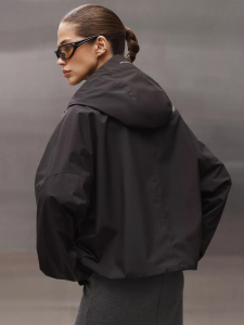 Ветровка демисезонная