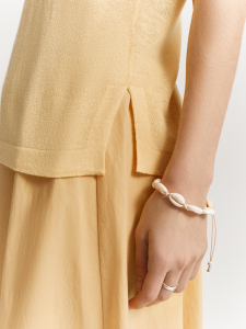 Топ с V-образной горловиной