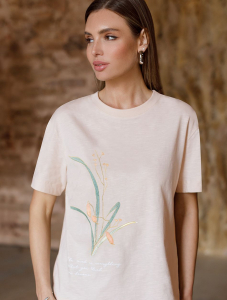 Футболка из фактурного полотна с авторским принтом