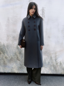 Пальто с мембраной и утеплённой спинкой