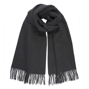 Широкий палантин с бахромой