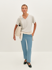 Футболка с V-вырезом