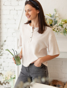 Футболка из фактурного трикотажа в рубчик