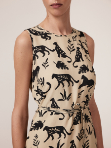 Платье из вискозы с эффектным принтом