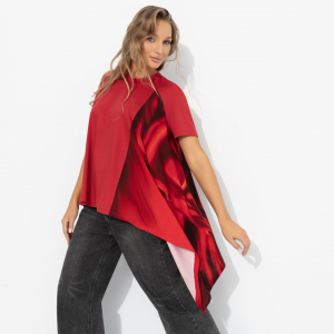 Футболка асимметричного кроя, Я здесь главная